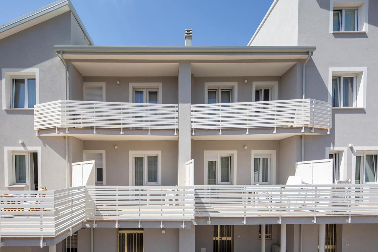 Appartamenti Villa Miramare 里米尼 外观 照片
